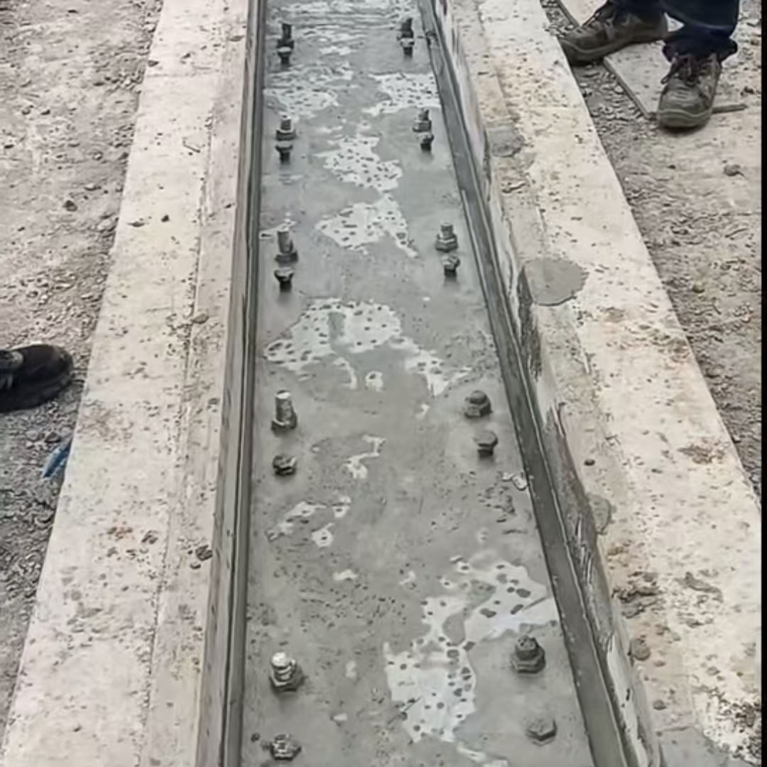 略阳港口码头起重机龙门吊重型机械设备稳固用早强快凝轨道胶泥